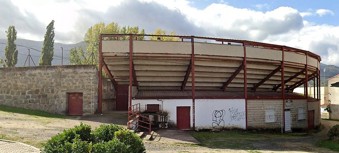 Navaluenga bullring