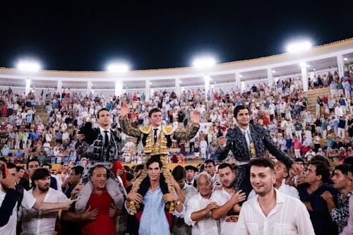 Morante, Manzanares y Aarón Palacio, a hombros en Marbella